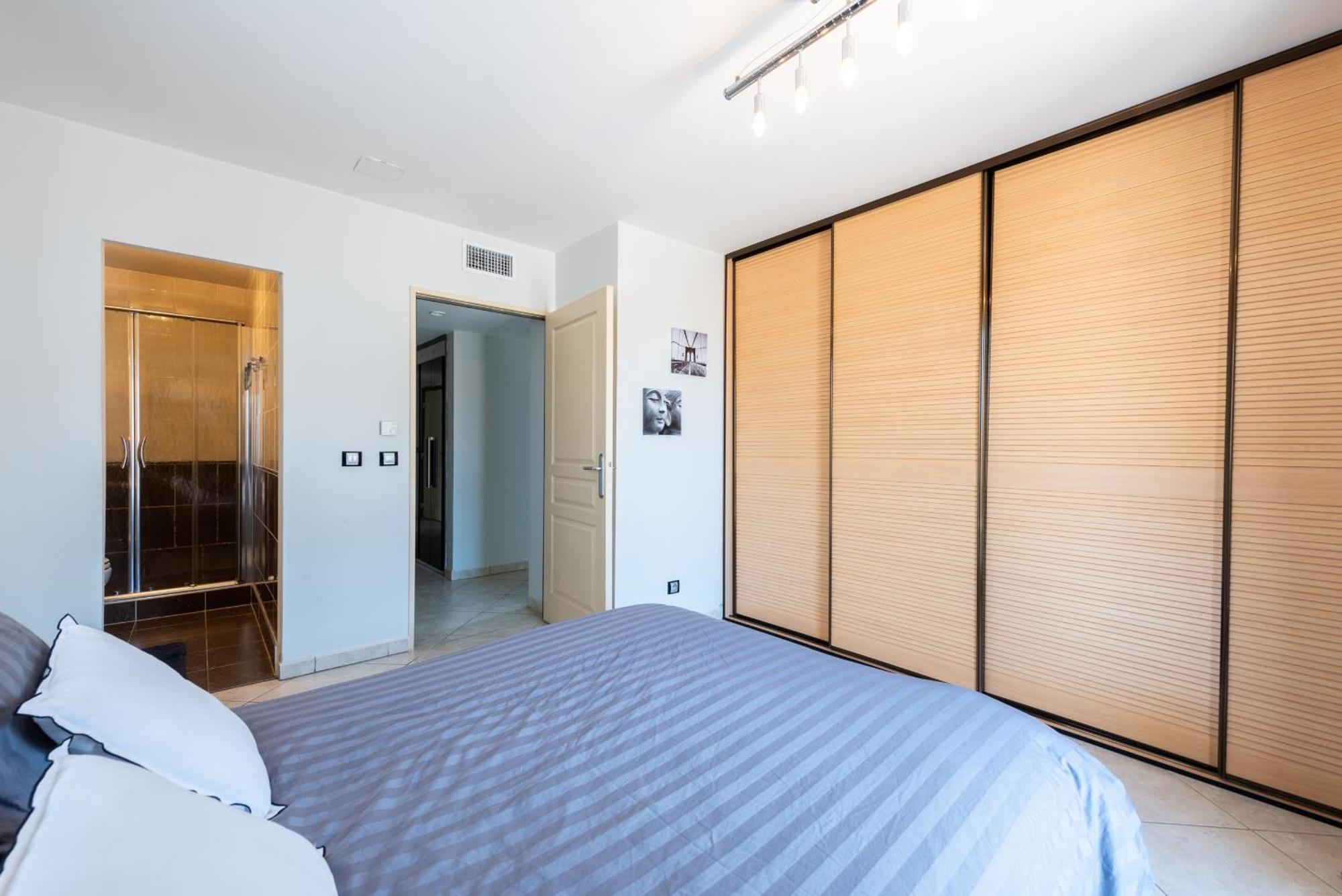 Happyfew Penthouse Lucia *