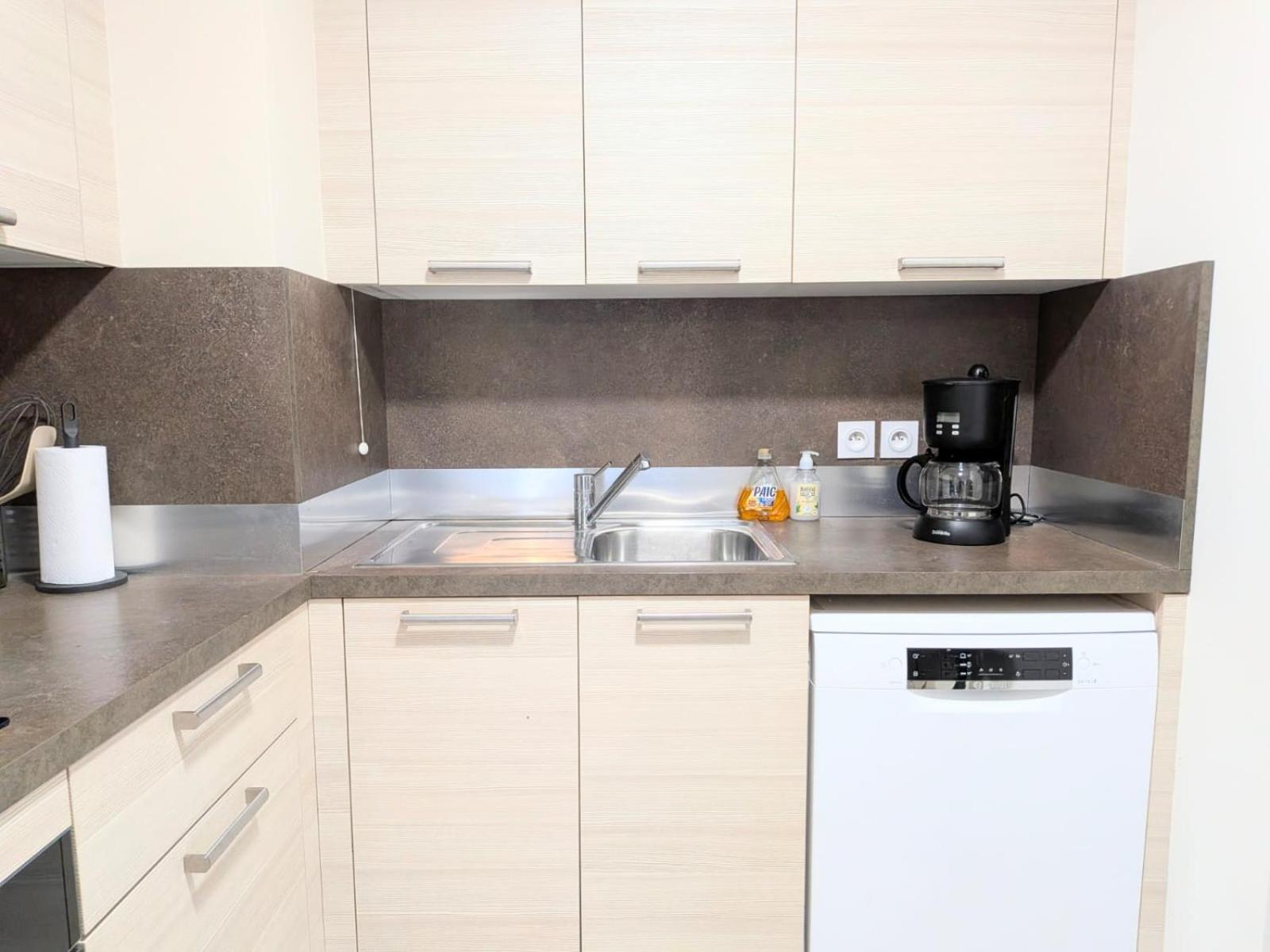 Appartement Résidence So Amata , à Deux Pas Du Port De *