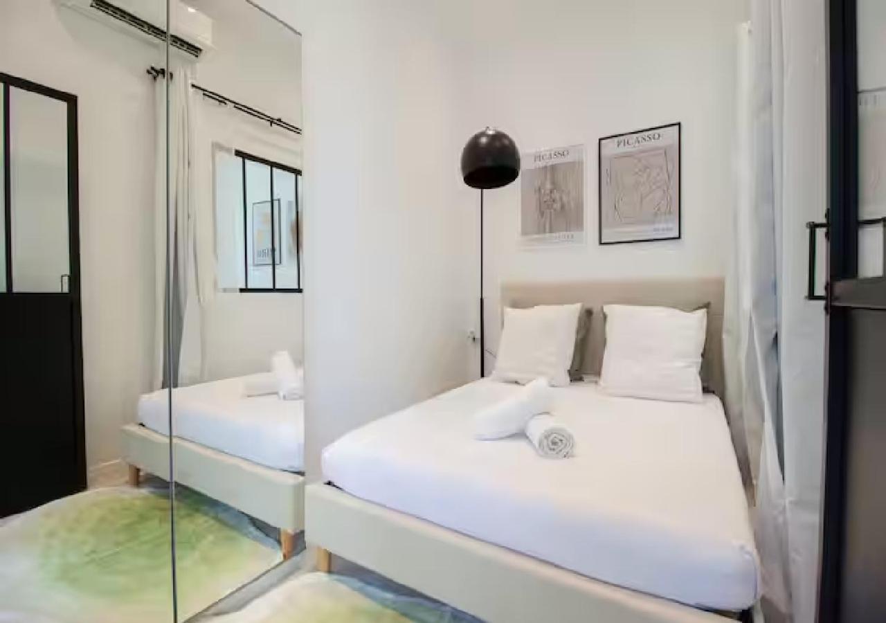 Terrasse En Bord De Promenade Des *