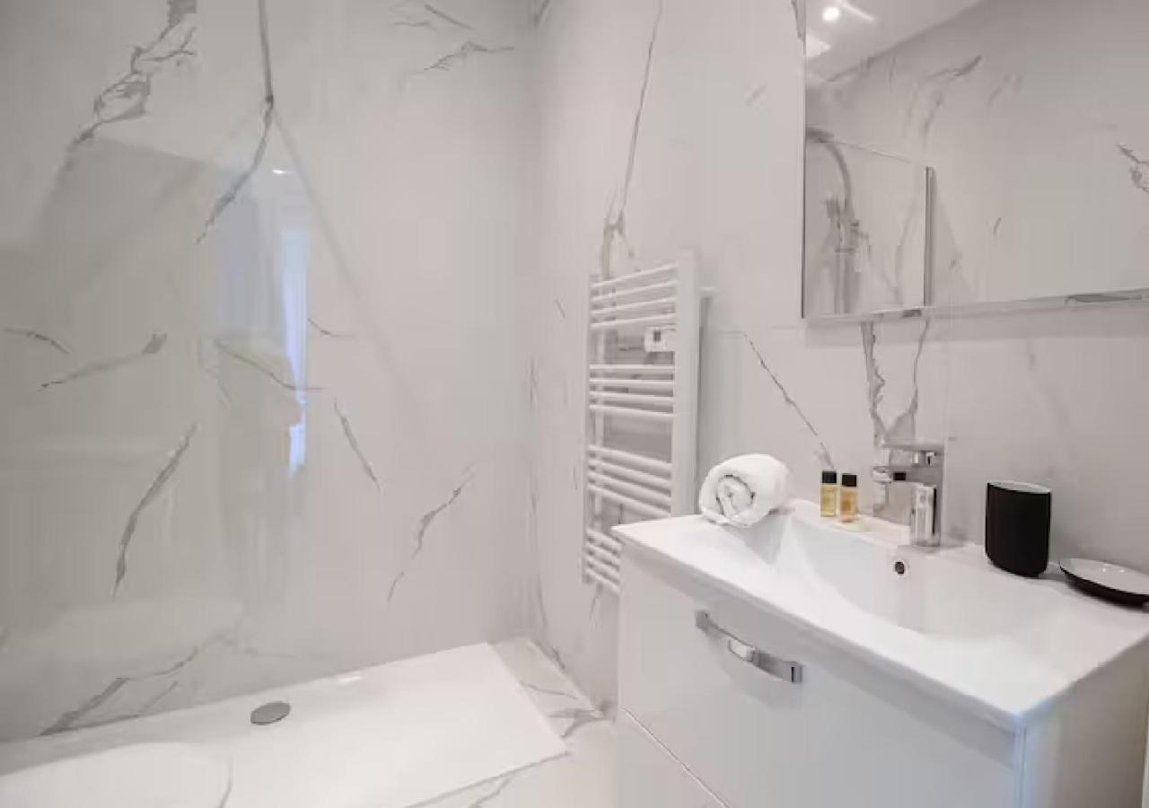 Terrasse En Bord De Promenade Des * Nice