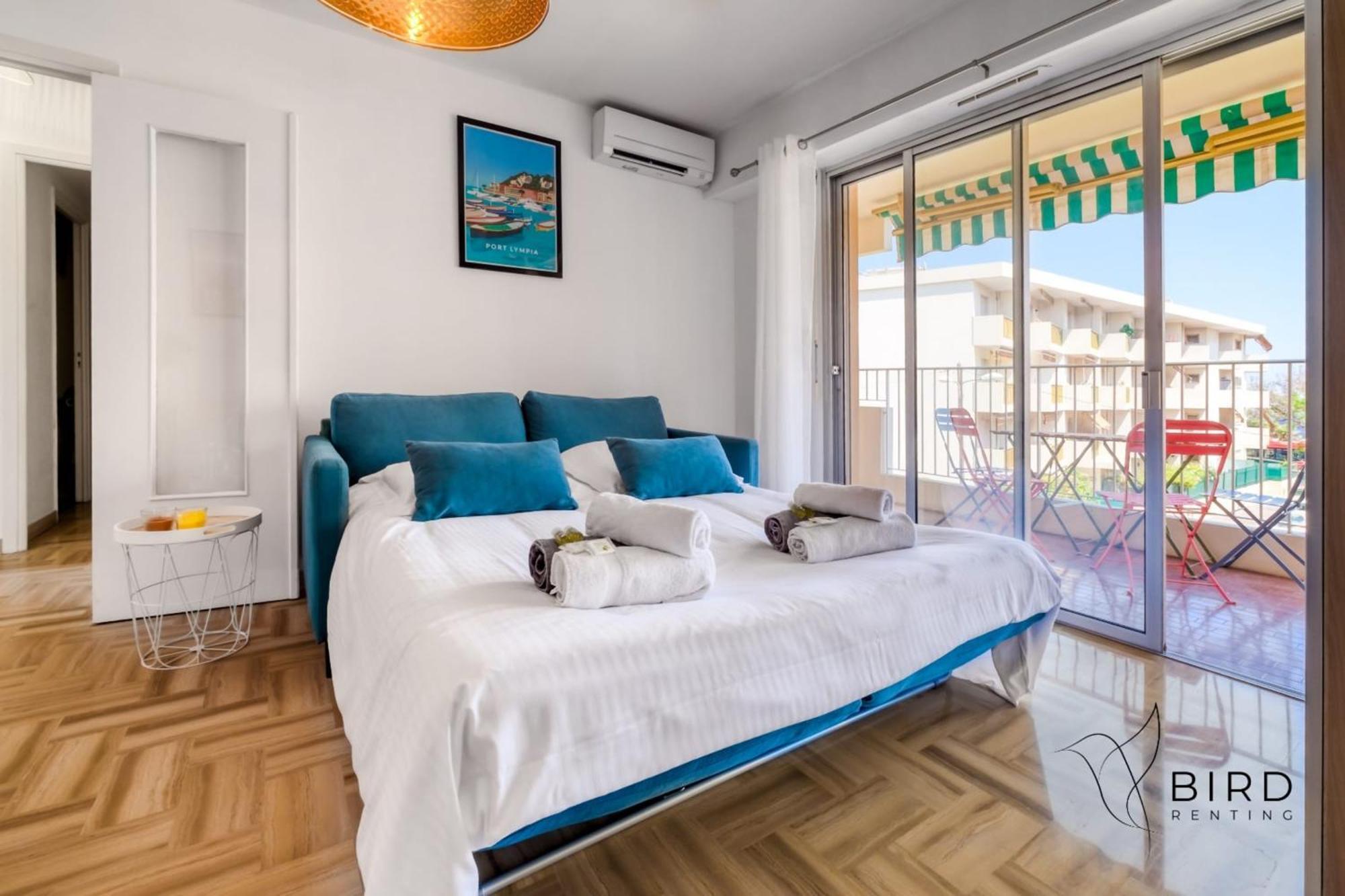 Apartment 1br W Terrace & Parking *