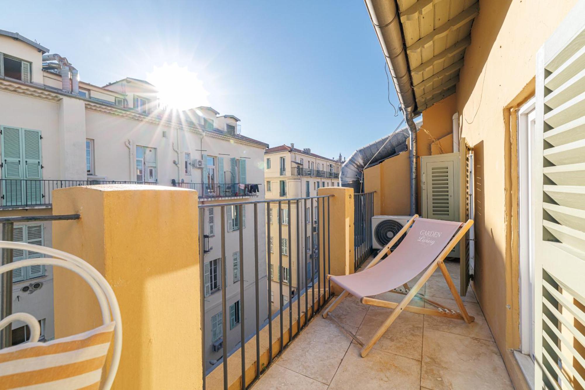 Charming Ultra 1 Bdr Nice