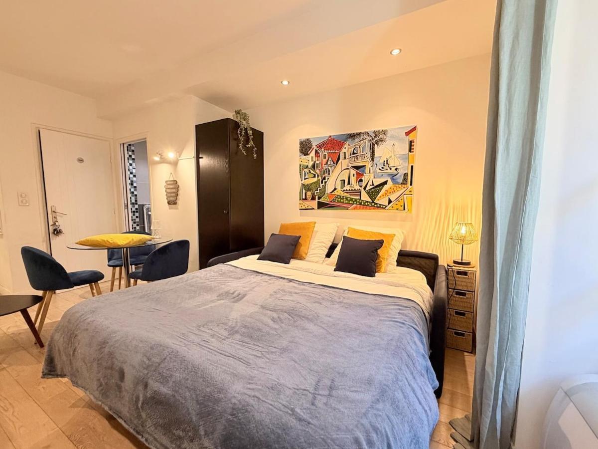 Design Et Lumineux Pres Du Port De