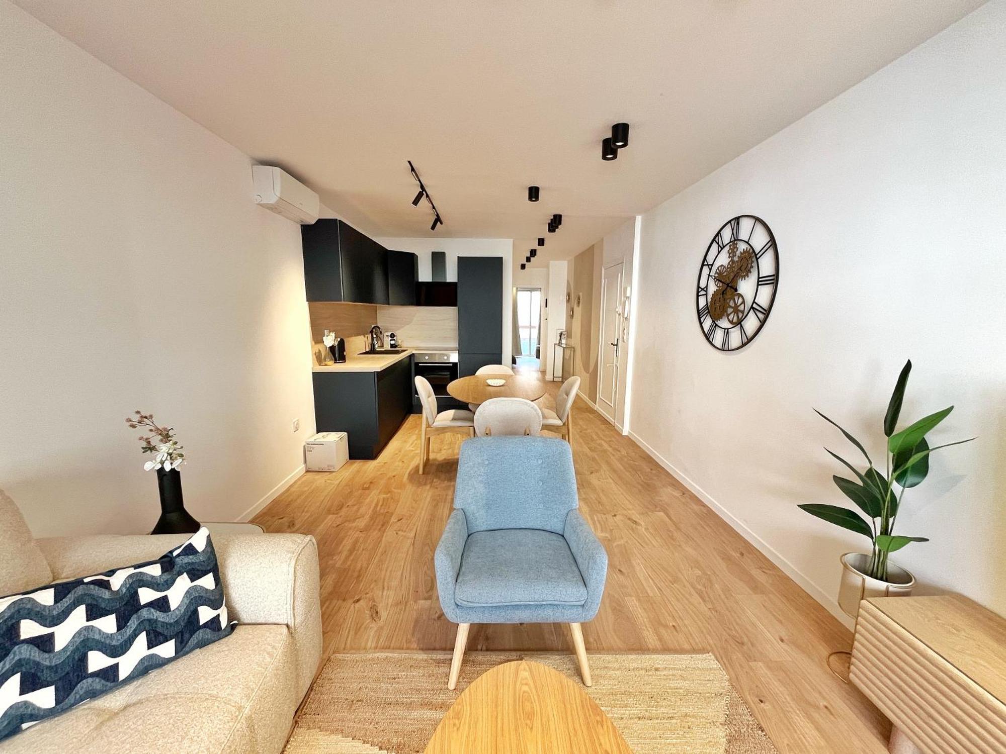 Ref 127 - 3 Pieces 2 Port * Nice