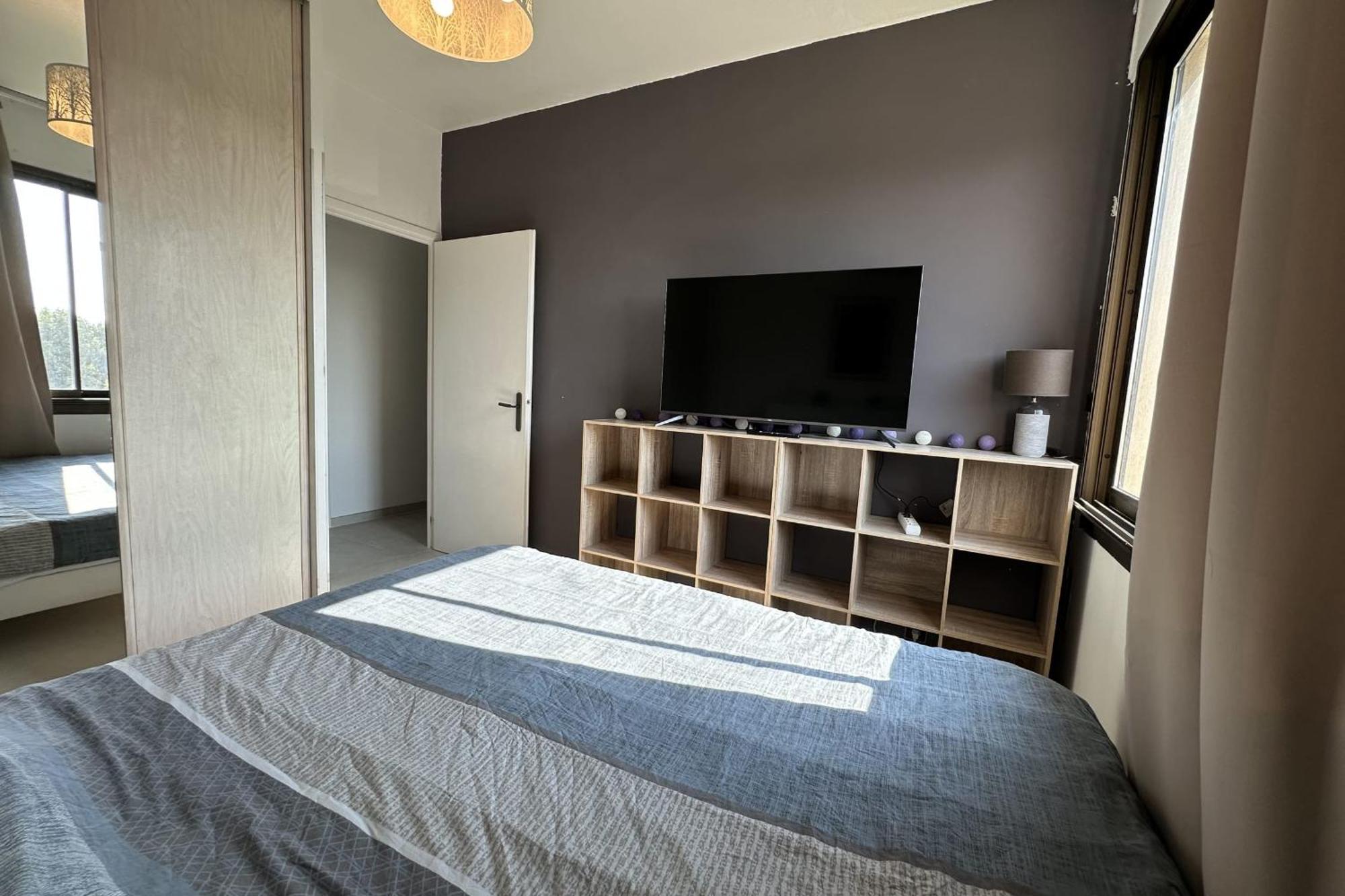 Apartment Spacious In With Balcony Nice