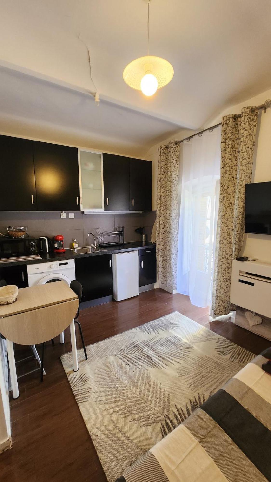 Apartment 2-room Off The *