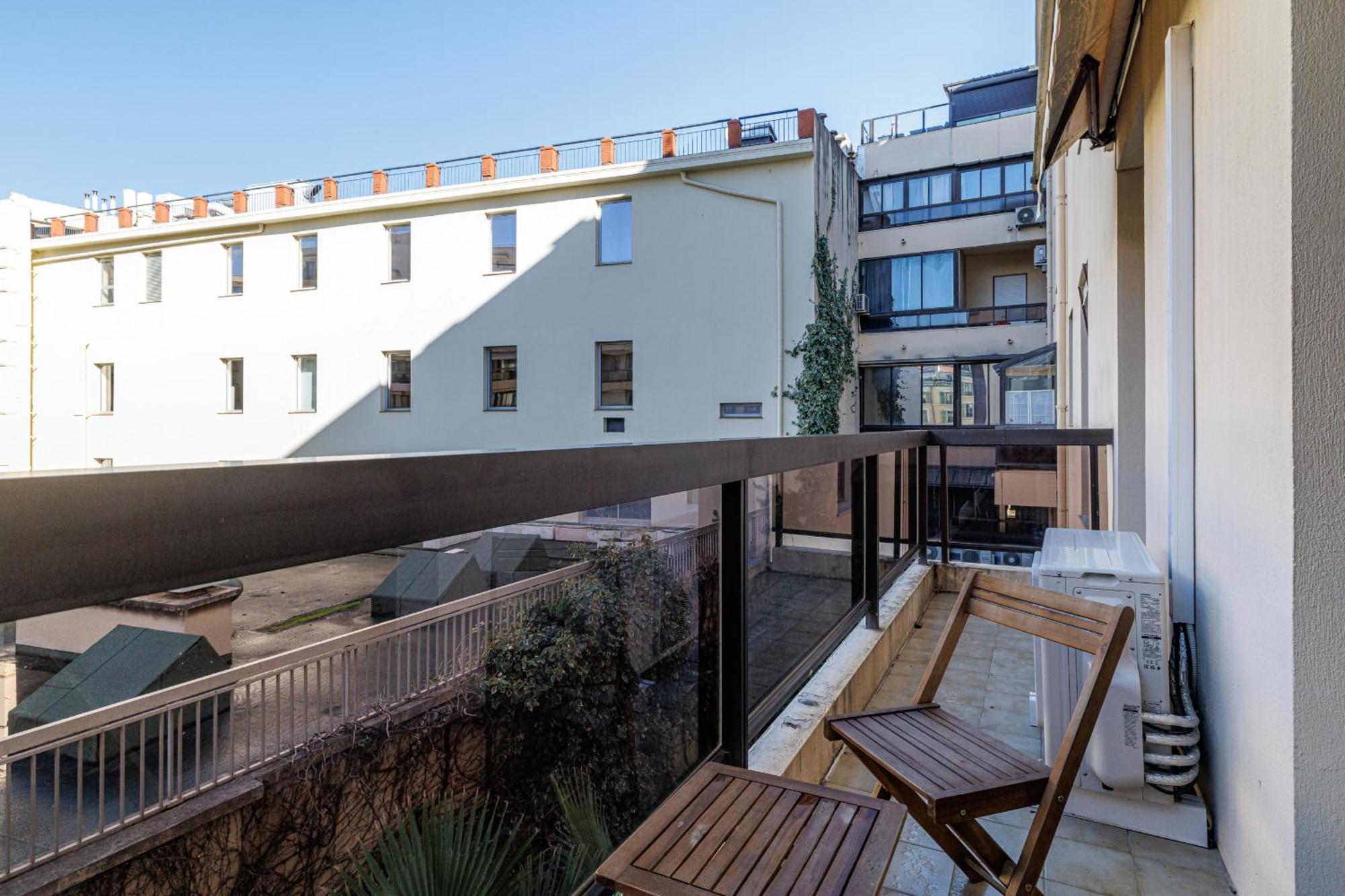 Apartment Ultra 2 Bdr - Ac & Balcony Nice