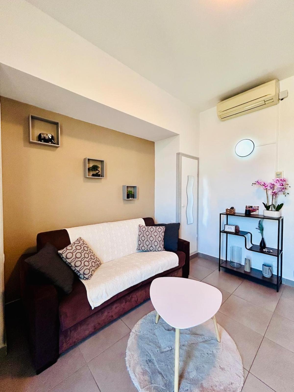 Renove Et Meuble Le Coeur De A Vos Pieds Apartment Nice