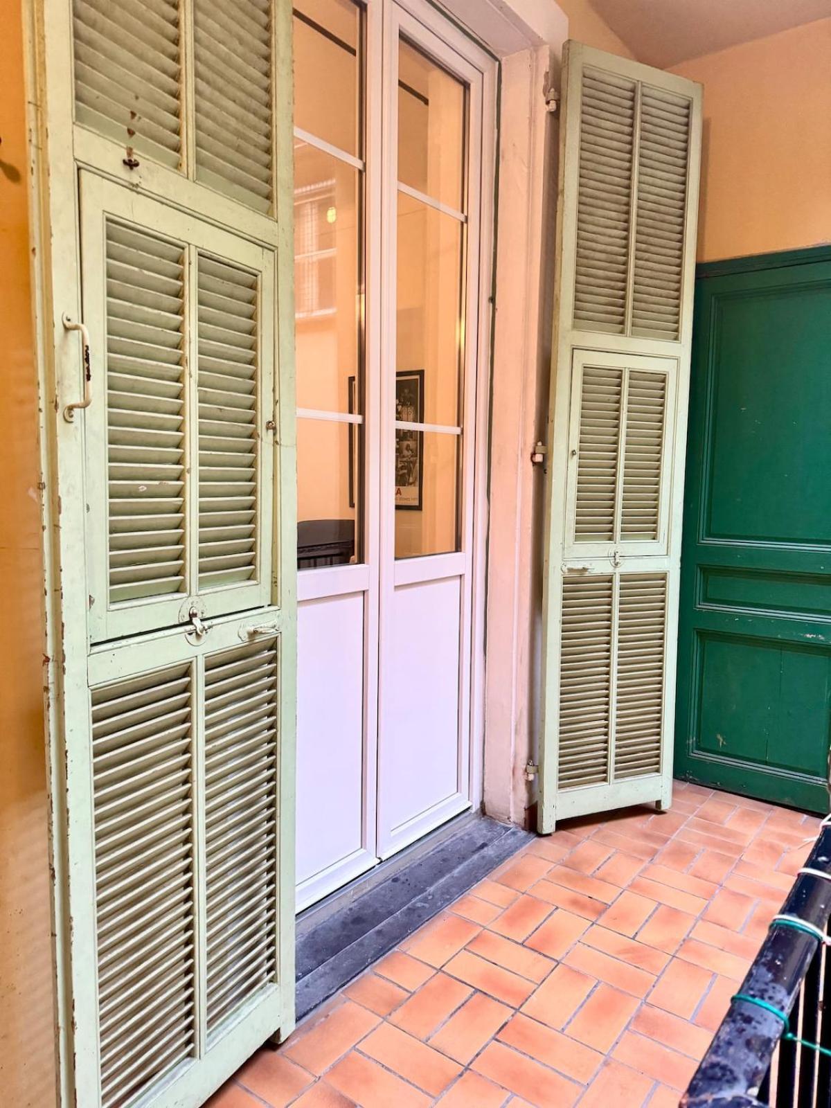 Charming Port Of Flat 1 Apartment