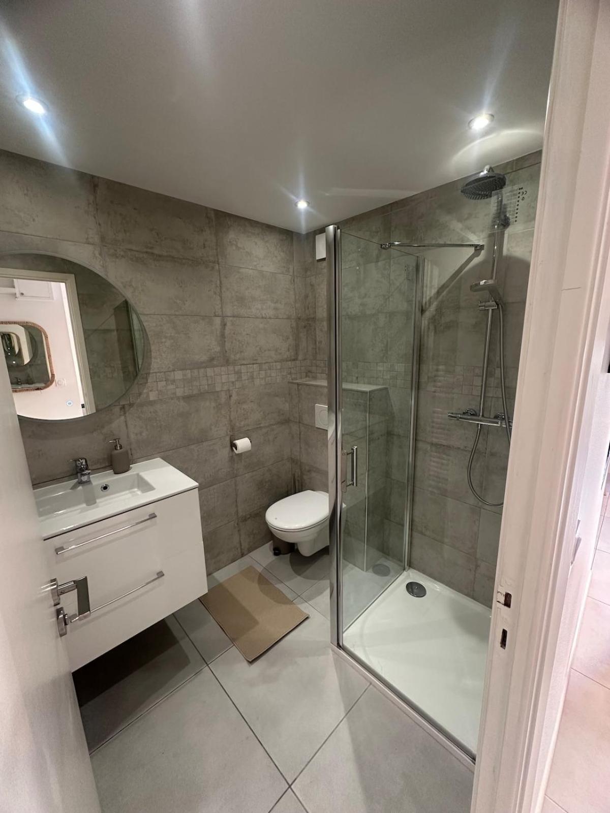 Quiet Modern In The Very Heart Of