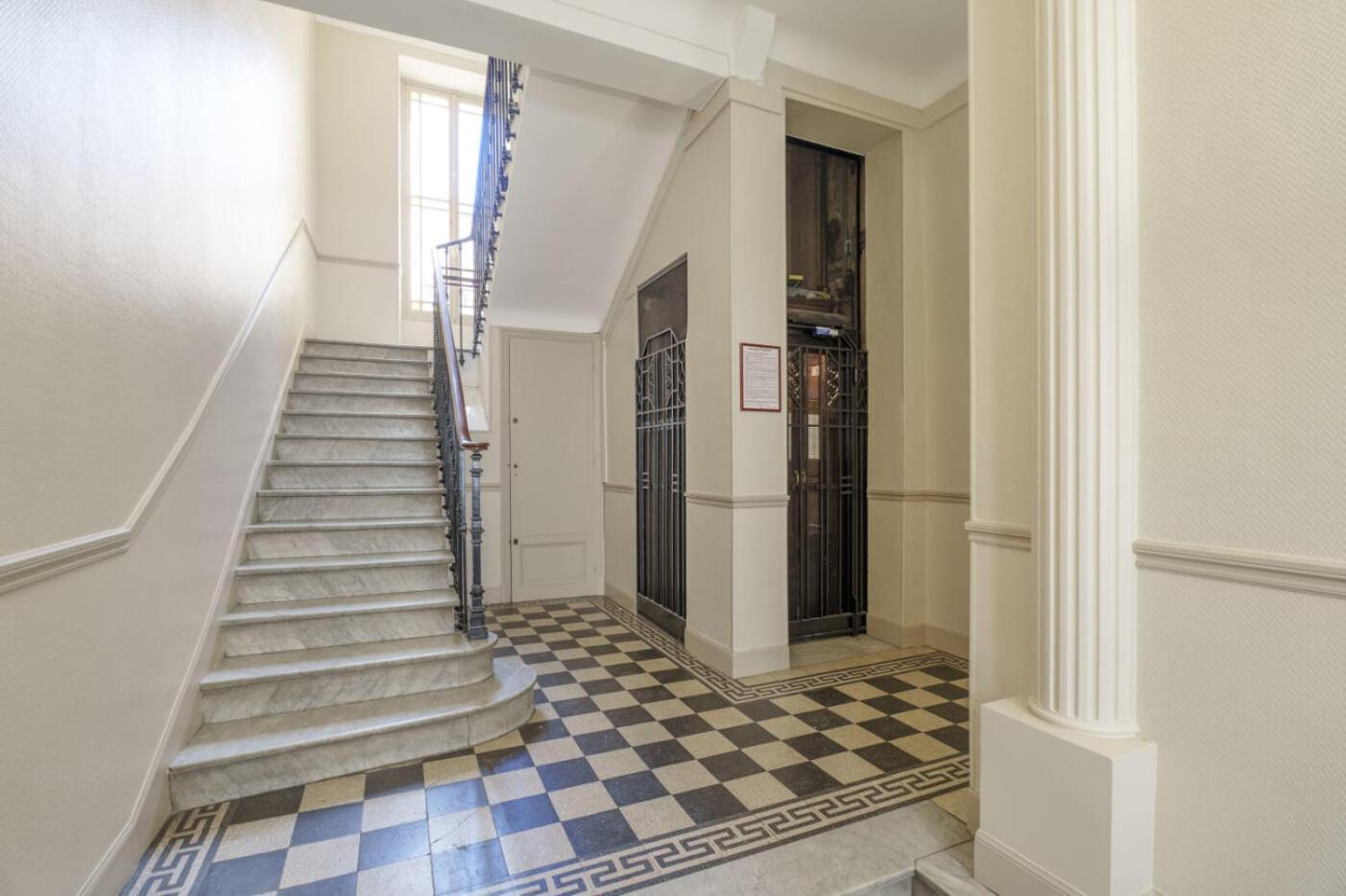 Sous Les Toits, Centre Nice