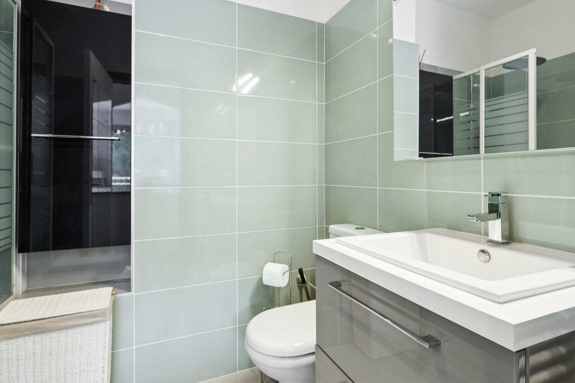 Grande Terrasse Et Vue Mer, Tres Calme * Nice