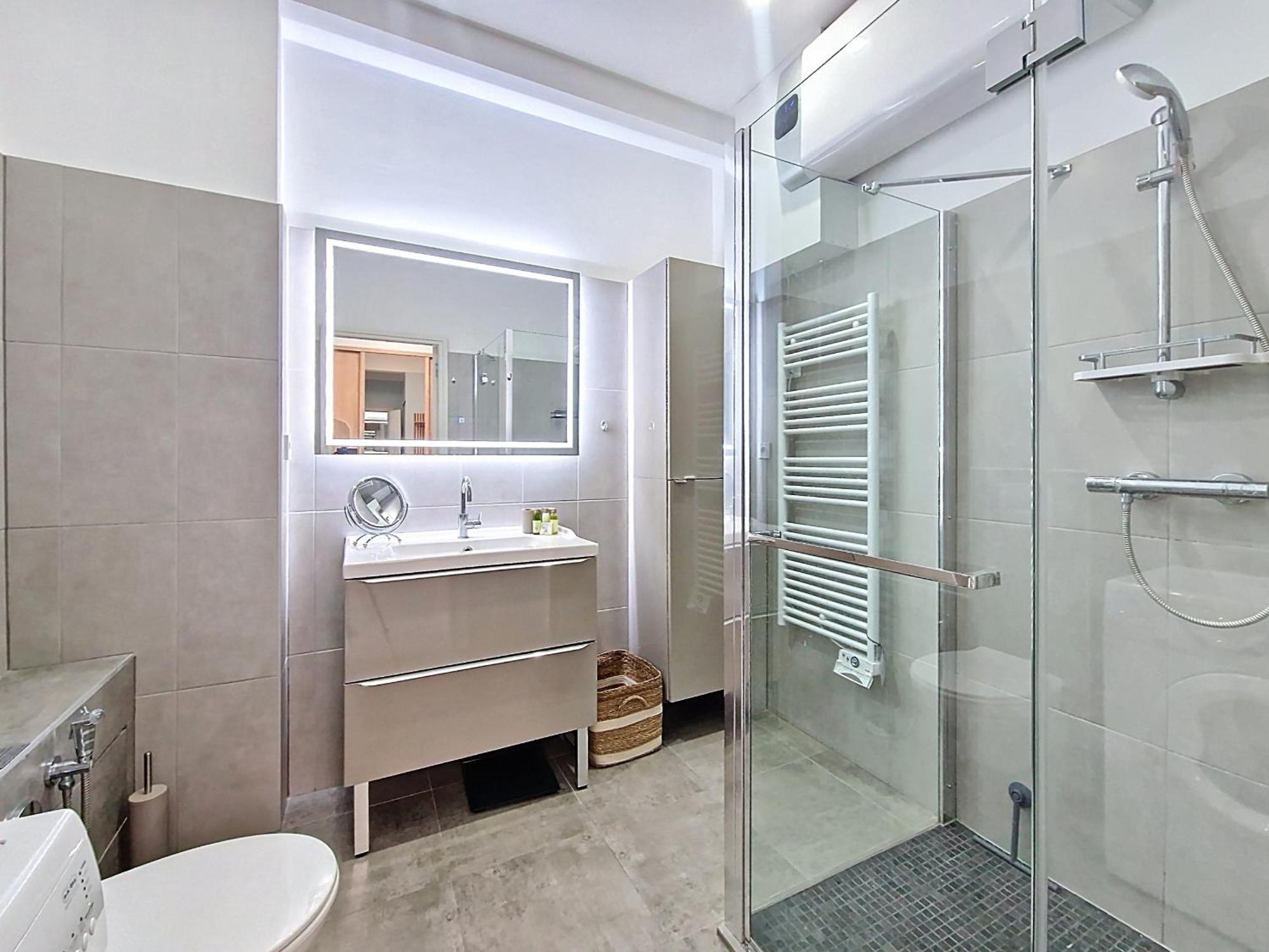 Nestor&jeeves - Blue Pastel Promenade - Spacious - Close Sea Apartment