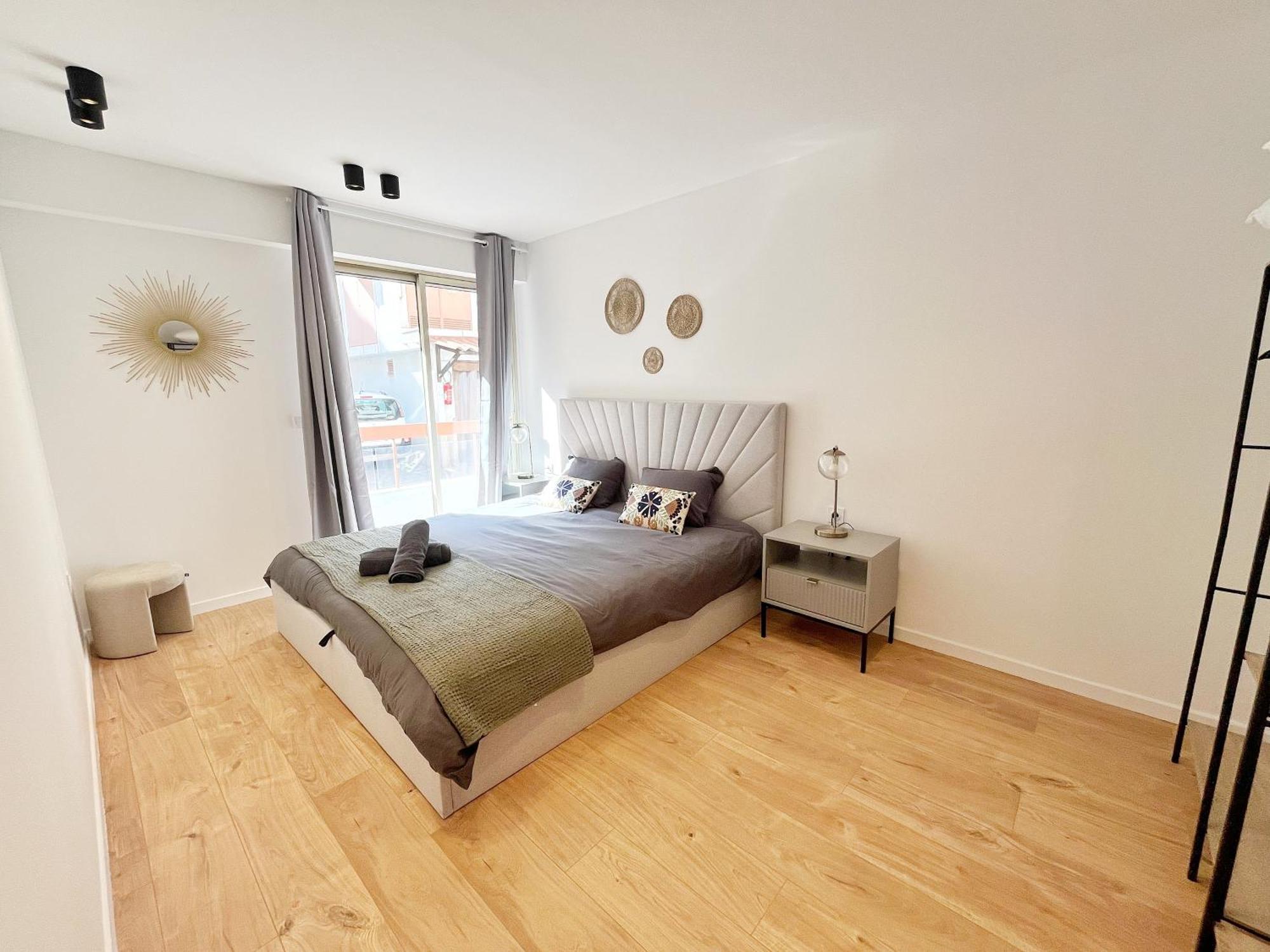 Ref 127 - 3 Pieces 2 Port * Nice