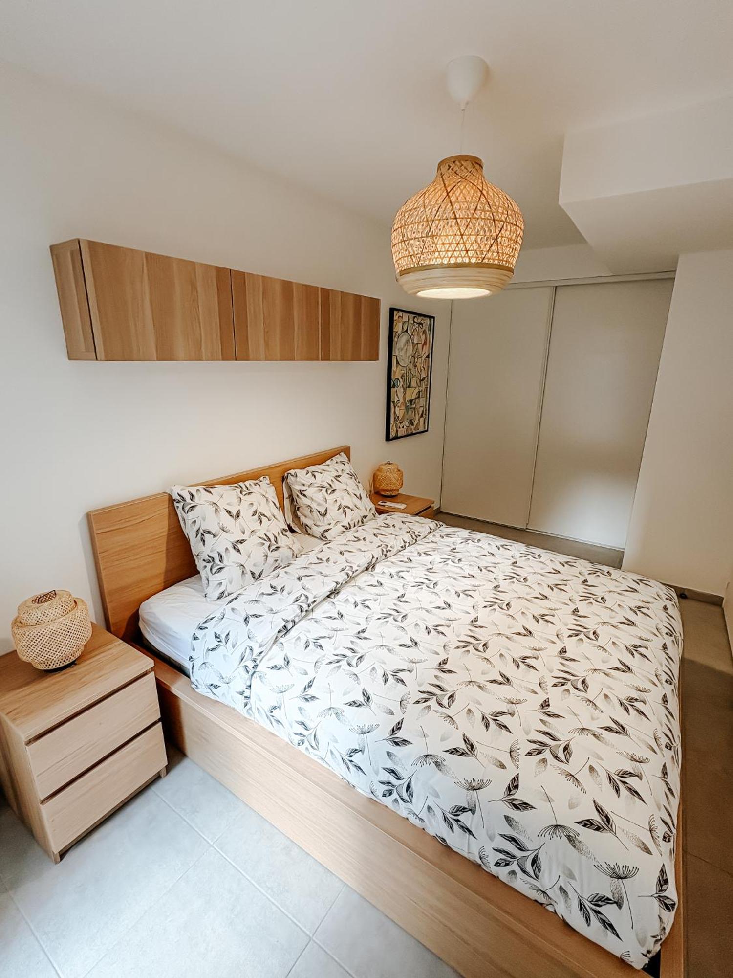 Aya - Renovated Air-conditioned Duplex With Garden Apartment