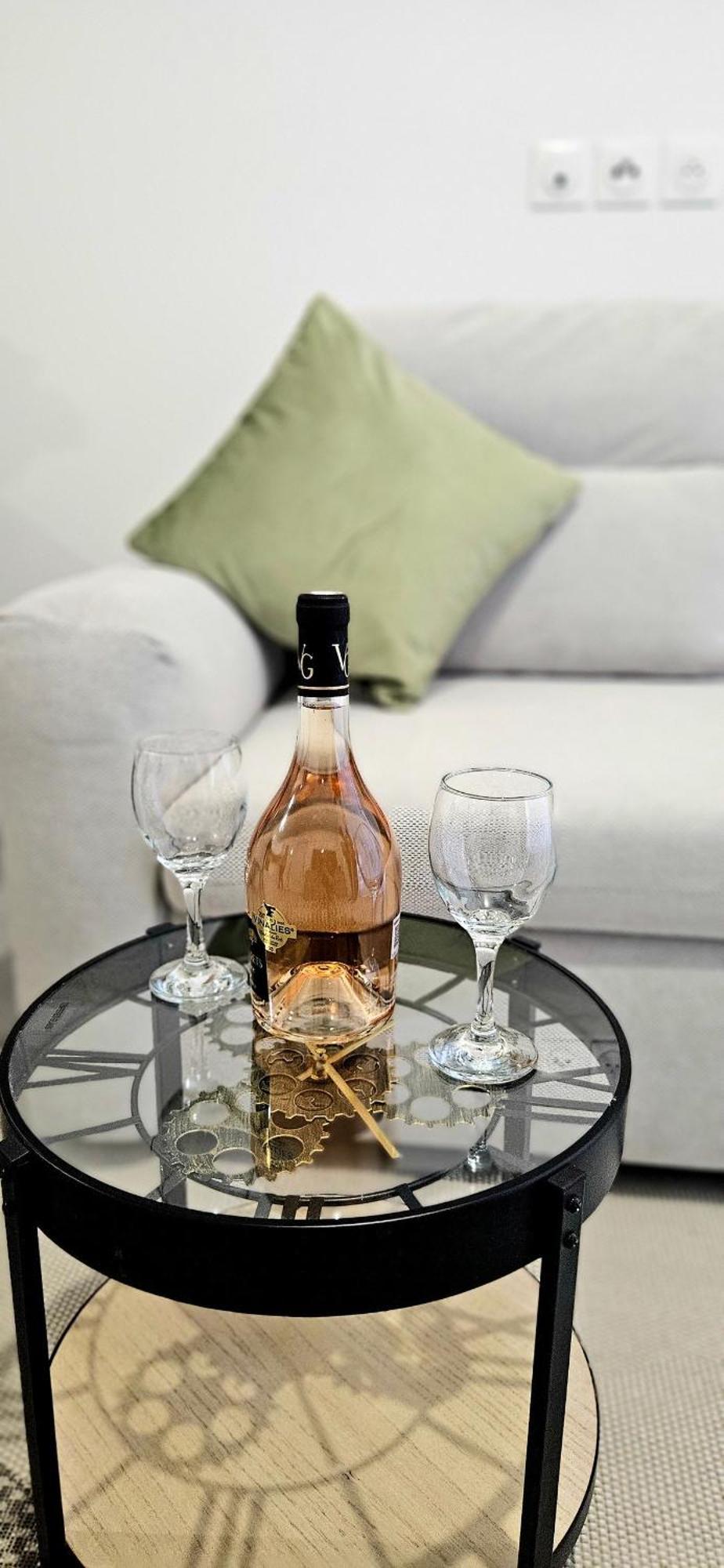 Center Nice, 10min Beach, Parking, Terrace, Direct Tram Apartment Nice