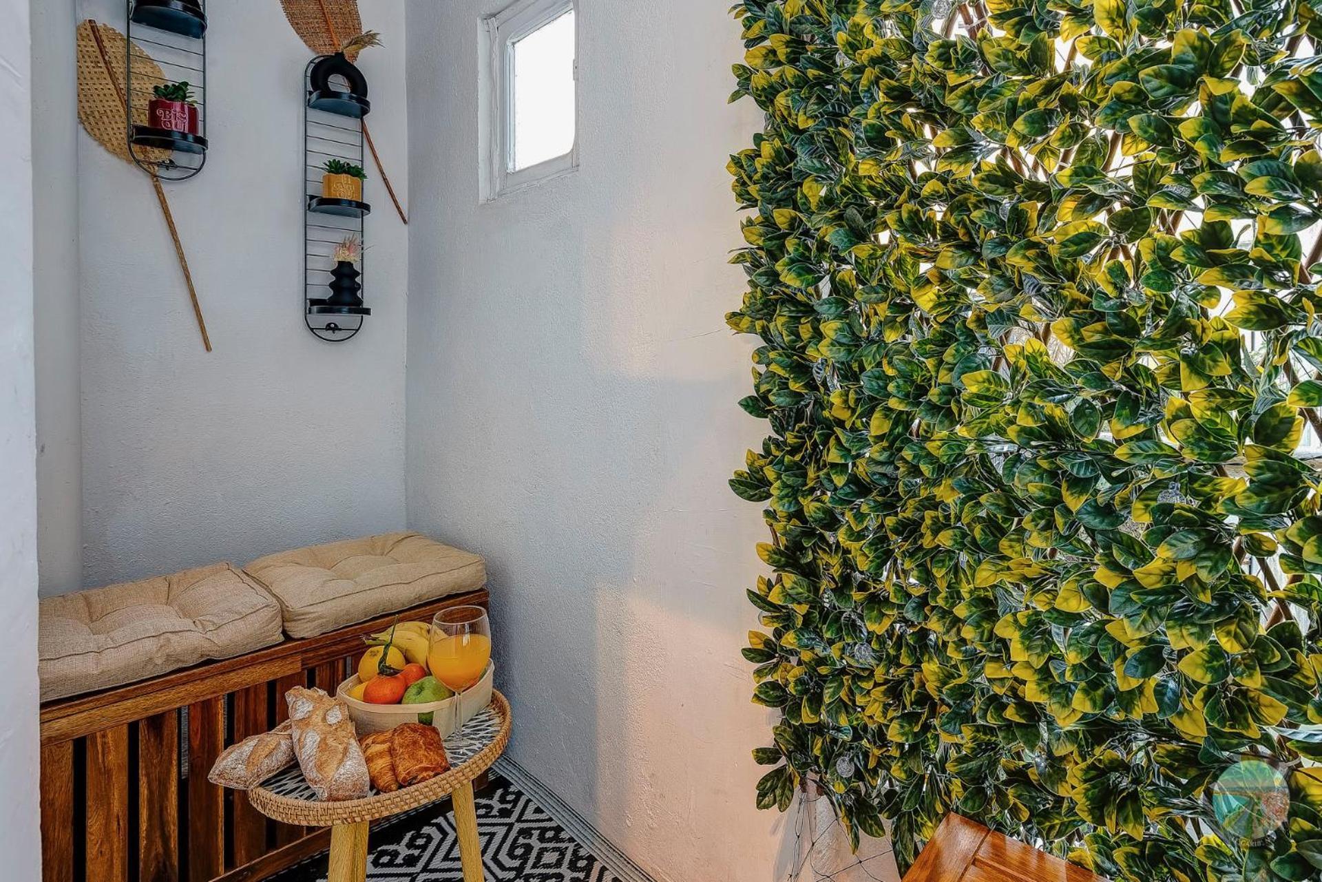 Chic Industrial Loft Quiet Garibaldi Ac Balcony