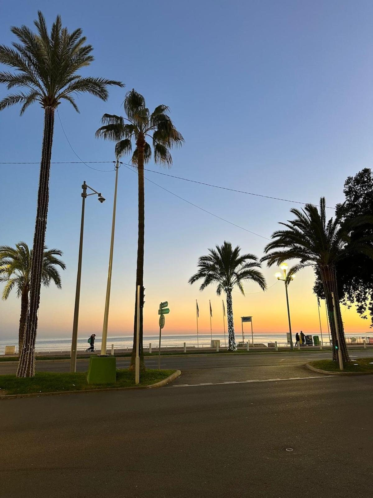 Neuf Carre Or A 2 Pas De La Equipe *