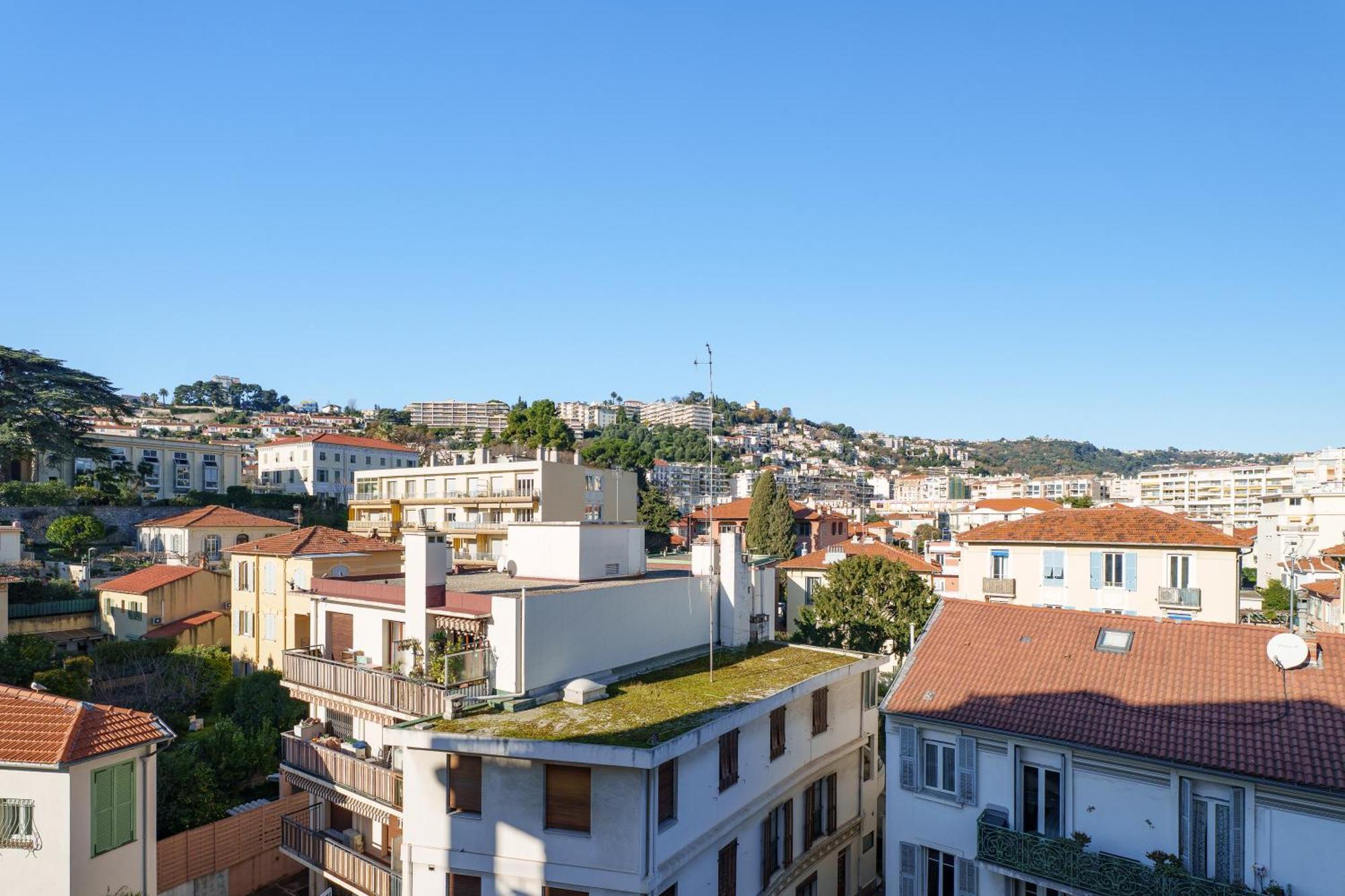 Renting - Bellevue - Chic Elegant Refuge Residential Area Liberation Apartment *