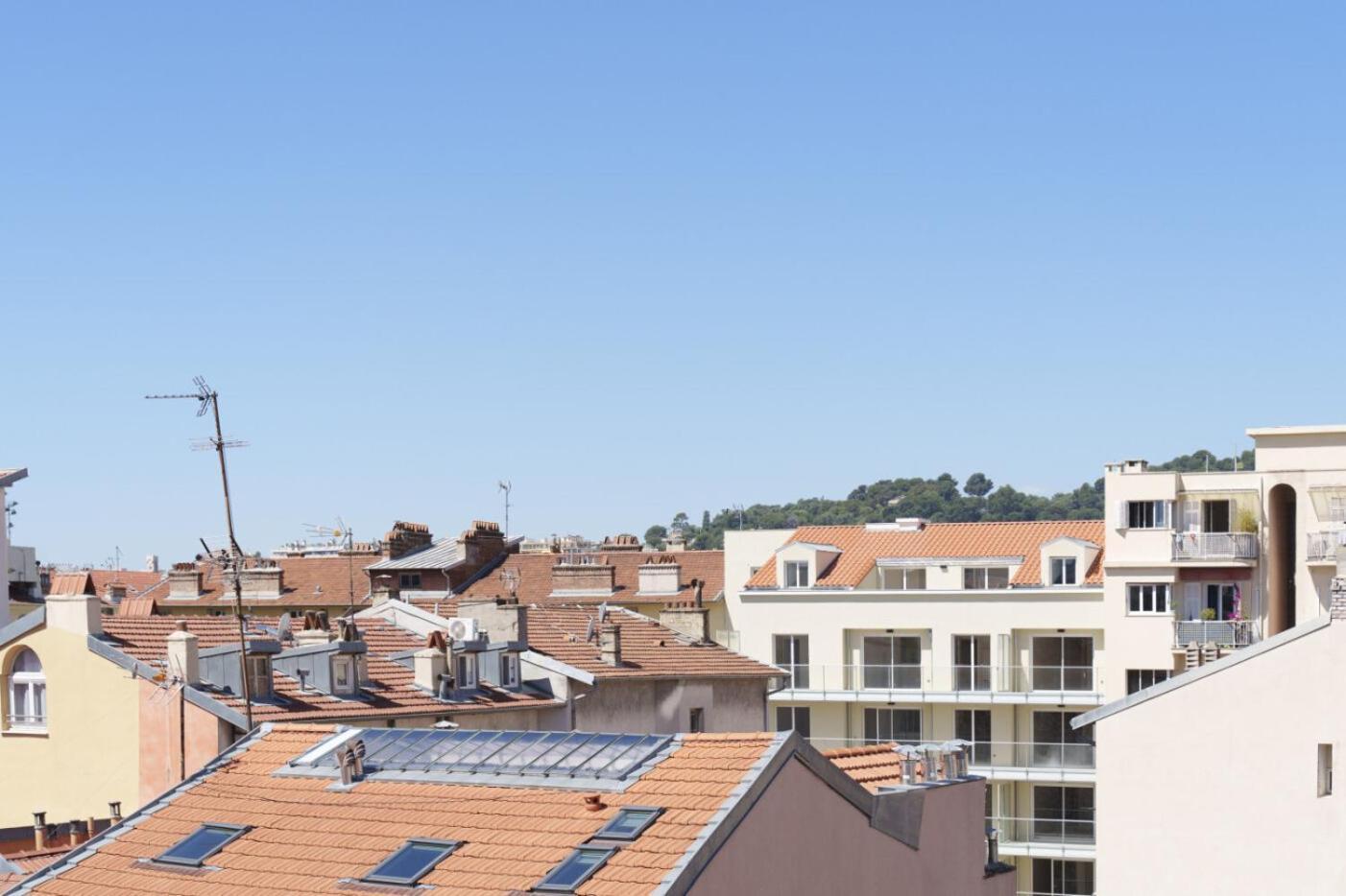 Sous Les Toits, Centre *