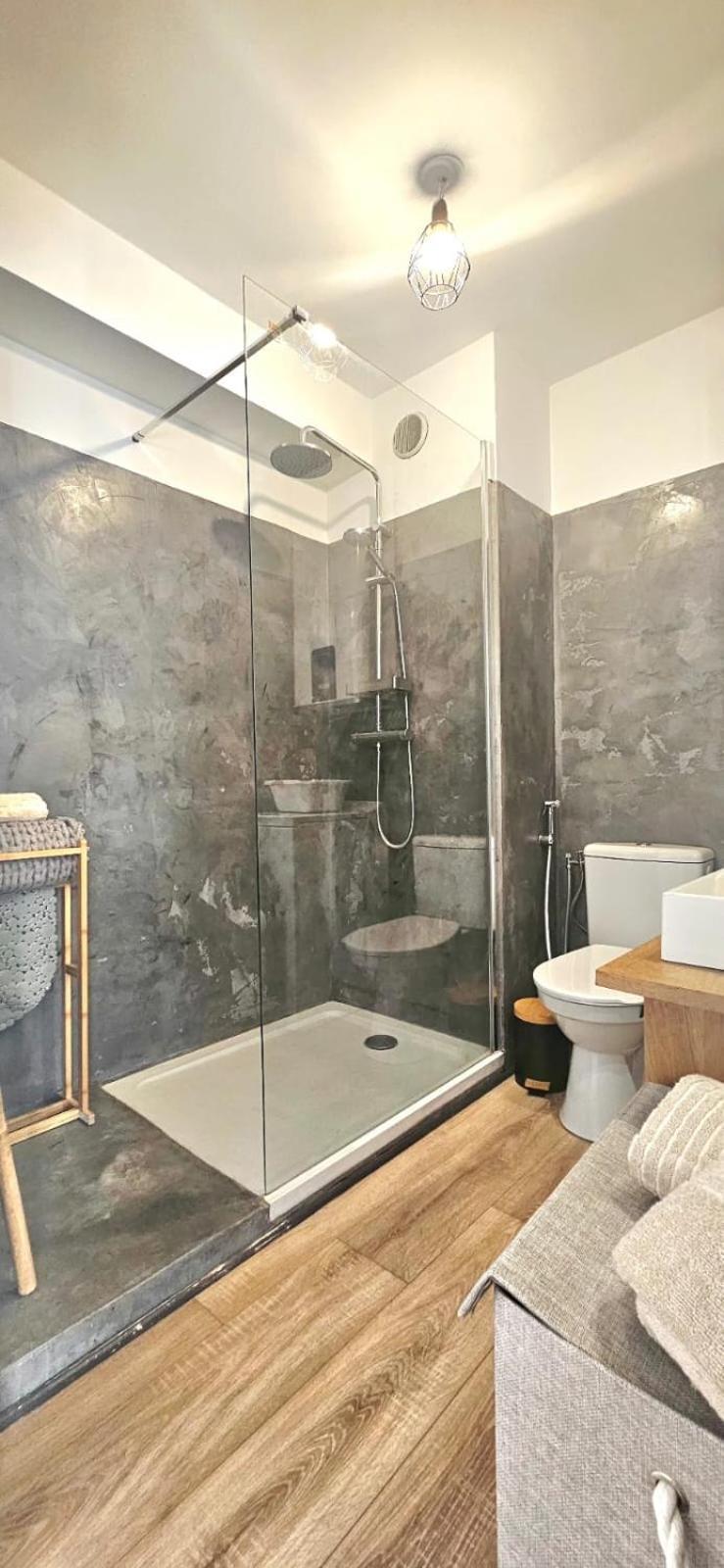 T2 Cozy & Air-conditioned, Close To Amenities Apartment