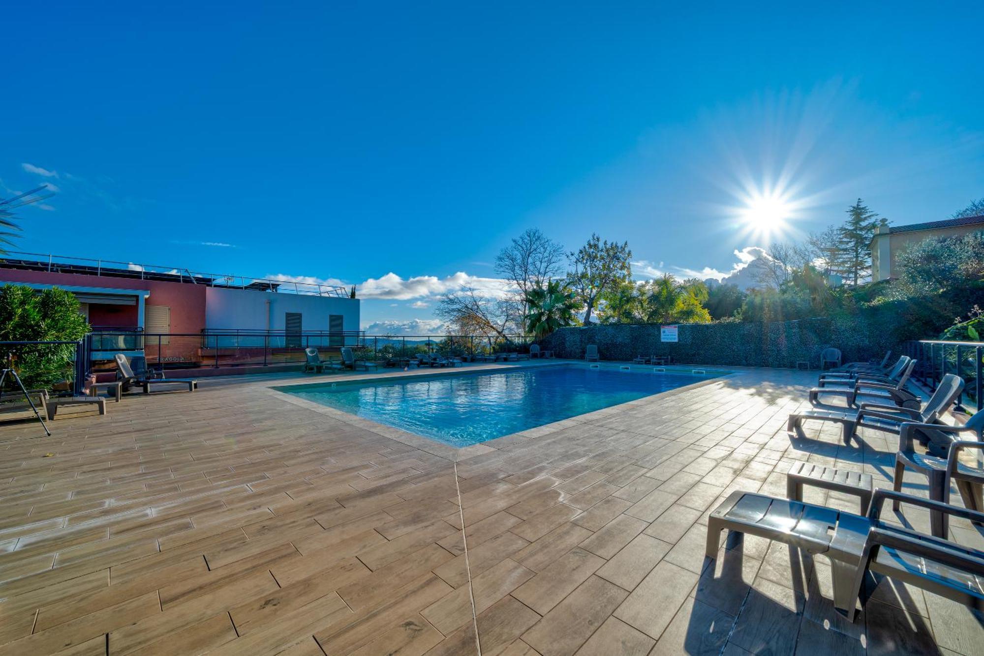 Superbe 2 Pieces - Piscine Et Garage Nice