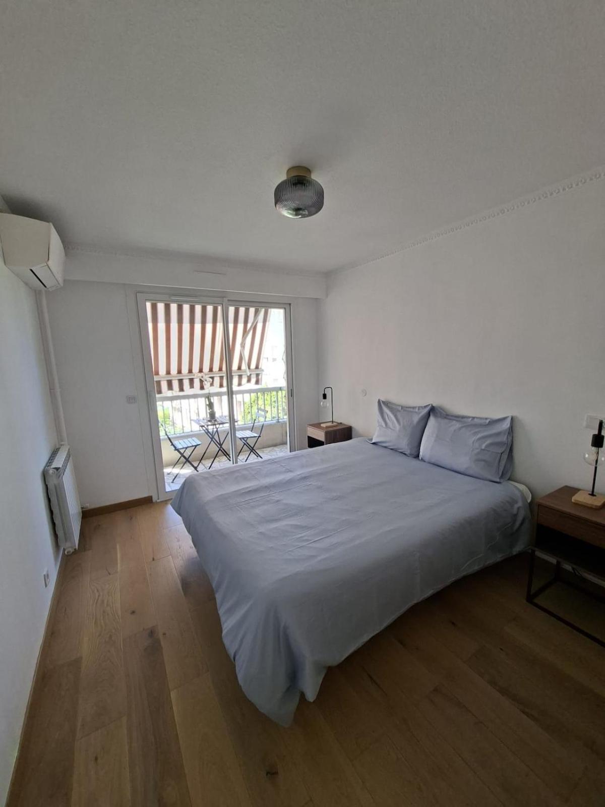 Apartment Elegant And Comfortable 3 Room, & Transport Within Walking Distance Nice