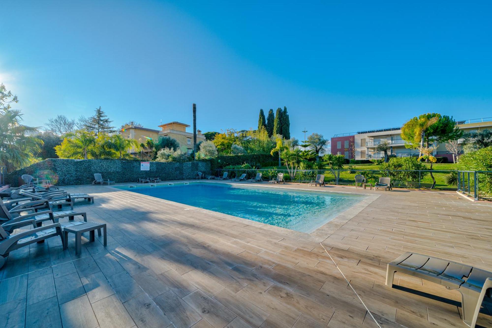 Superbe 2 Pieces - Piscine Et Garage Nice