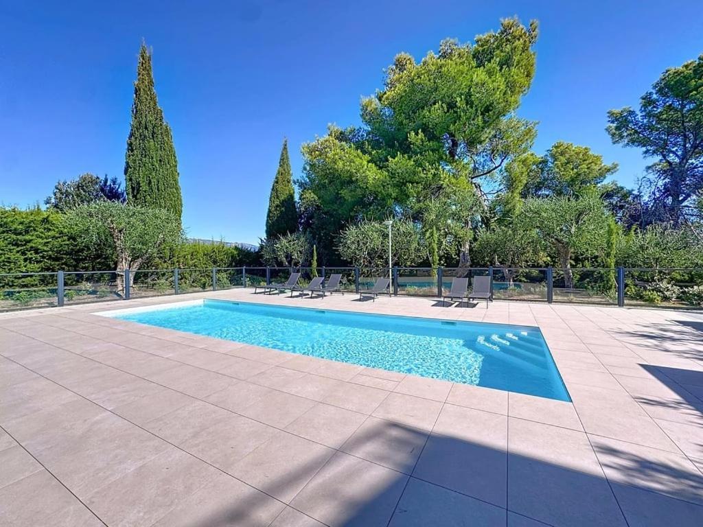 Comfort And Relaxation And Swimming Pool Apartment *