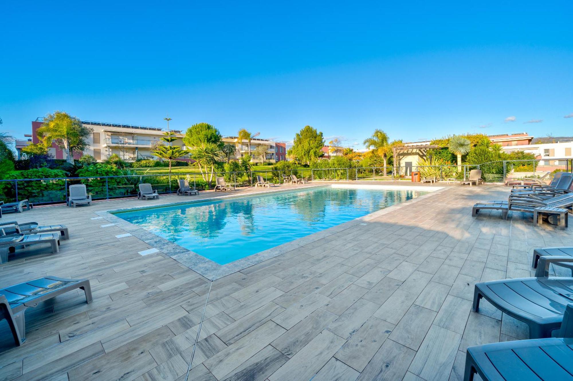 Superbe 2 Pieces - Piscine Et Garage