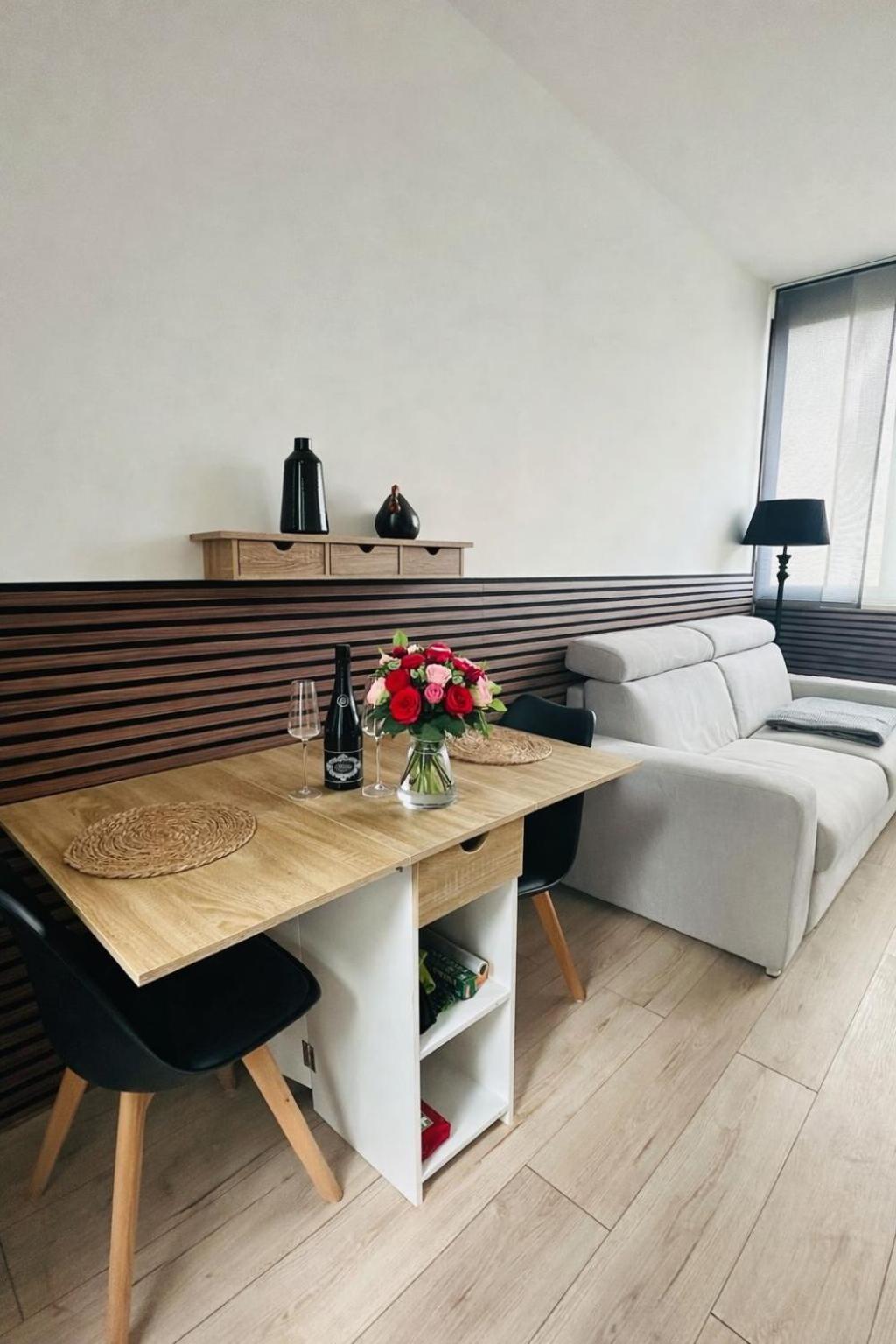 Appartement Romantique Avec Jacuzzi Privé - Aperçu - Terrasse - Parking Gratuit