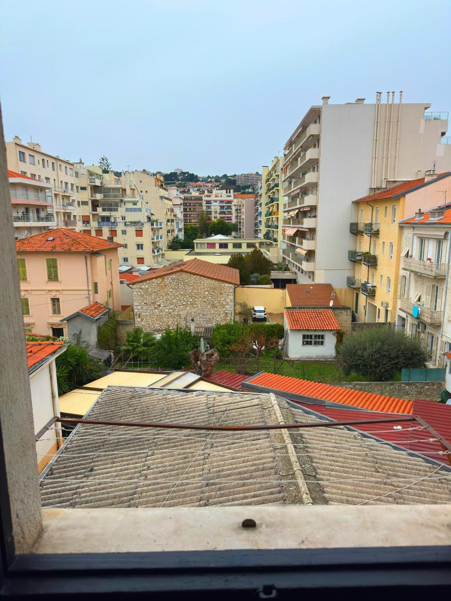 Apartment Renovated 2-room Sleeps 4 Tram And Shops Nearby *