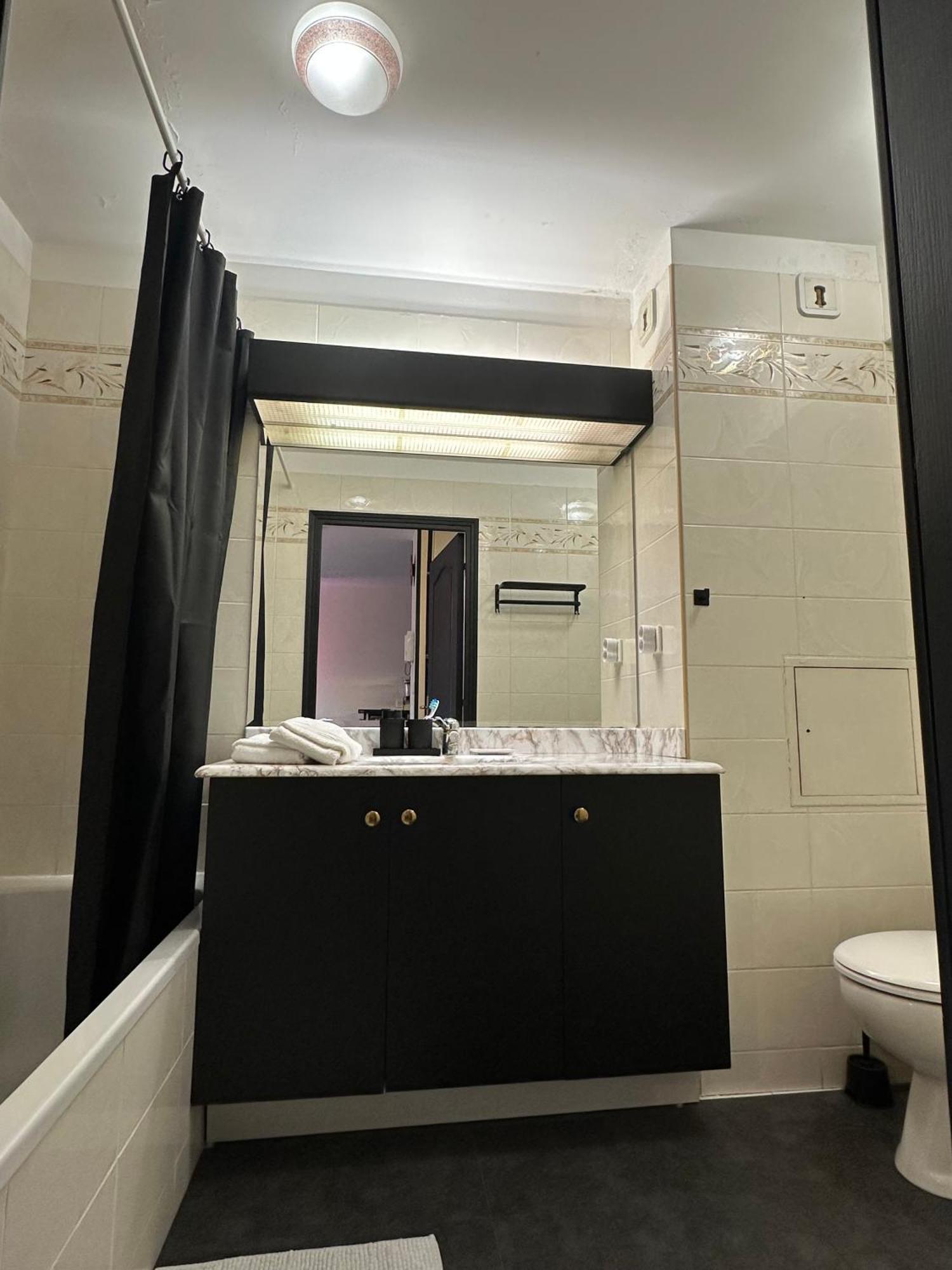 Superbe Climatise Avec Piscine, Terrasse Et Parking Prive - Proche Promenade Des * Nice