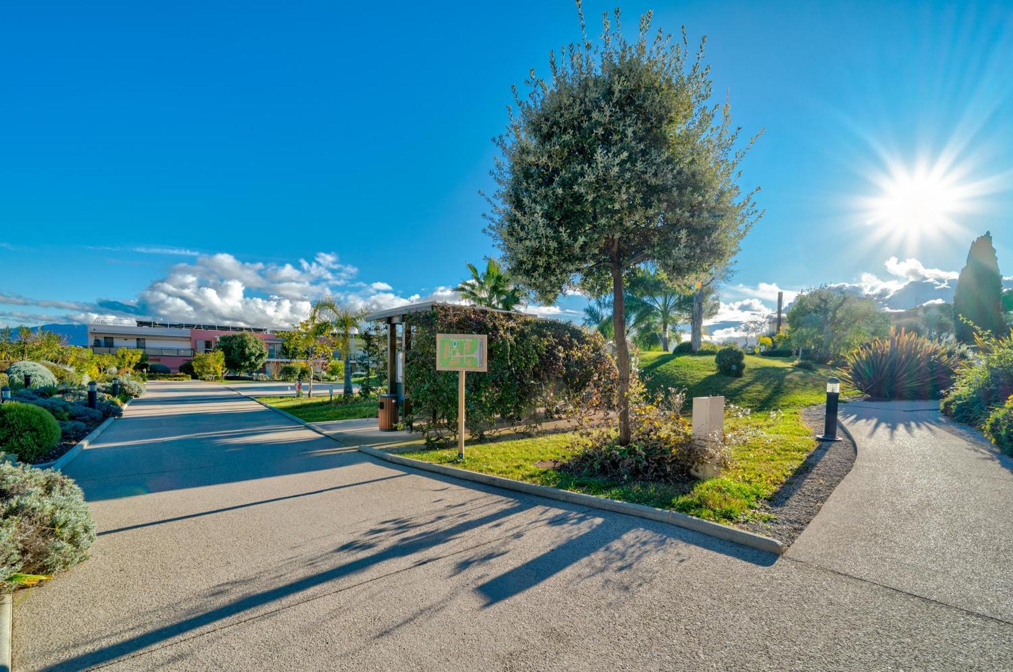 Superbe 2 Pieces - Piscine Et Garage