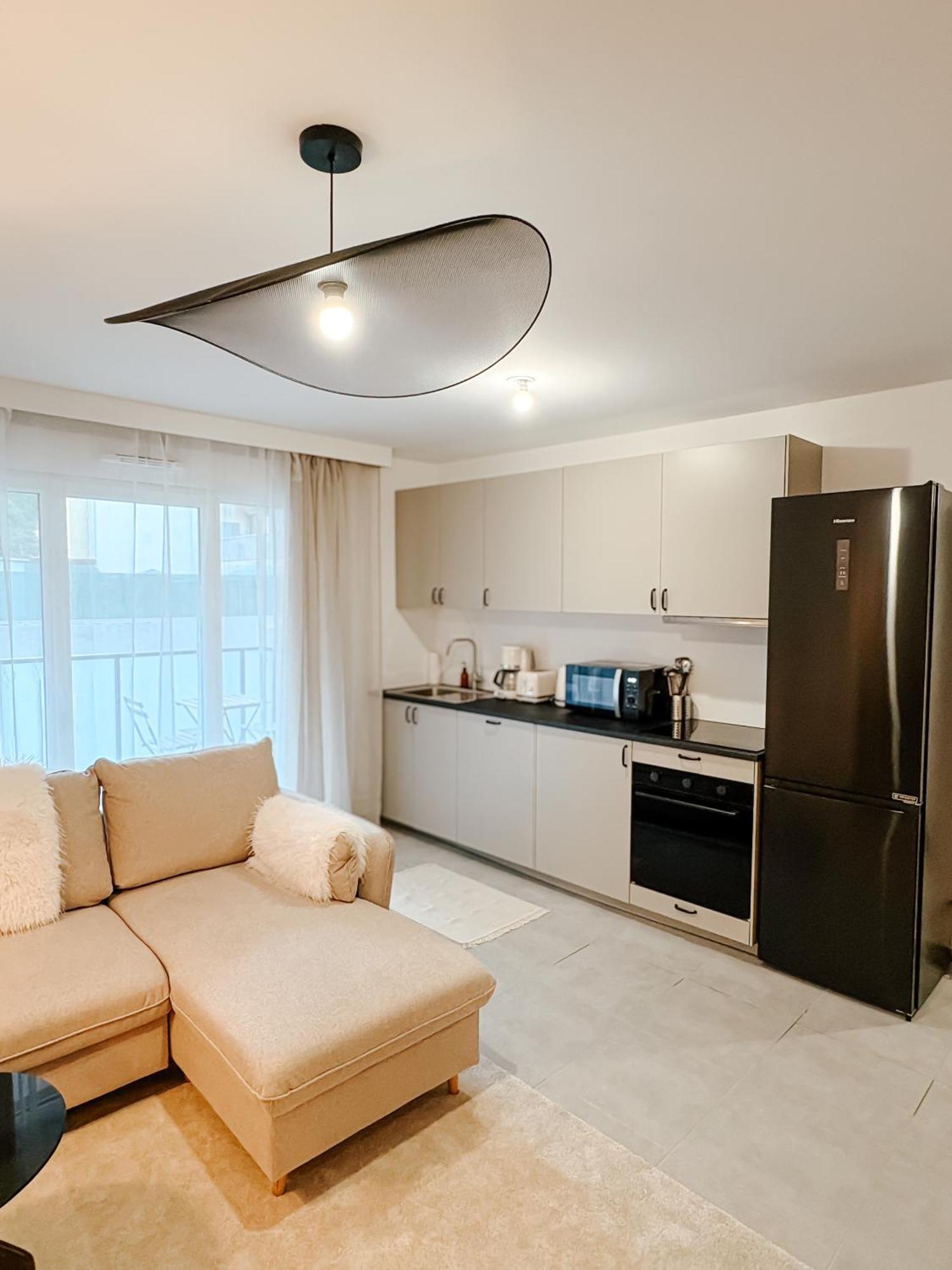 Aya - Renovated Air-conditioned Duplex With Garden *