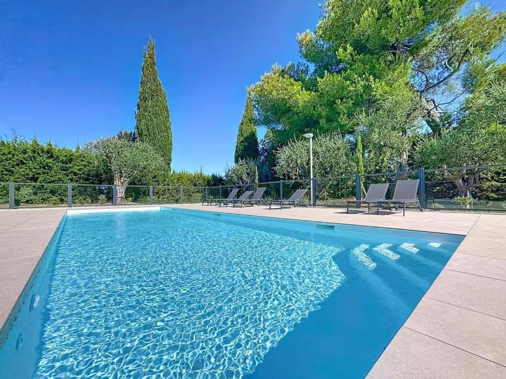 Comfort And Relaxation And Swimming Pool Apartment Nice