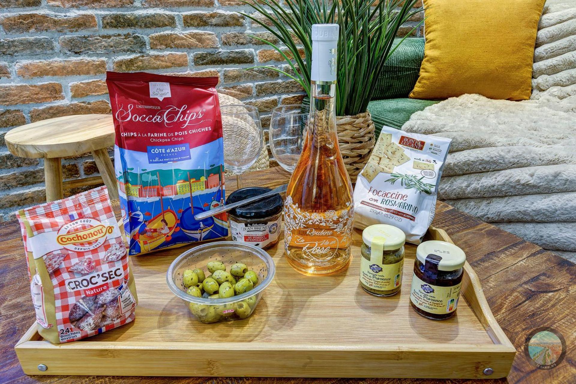 Chic Industrial Loft Quiet Garibaldi Ac Balcony * Nice