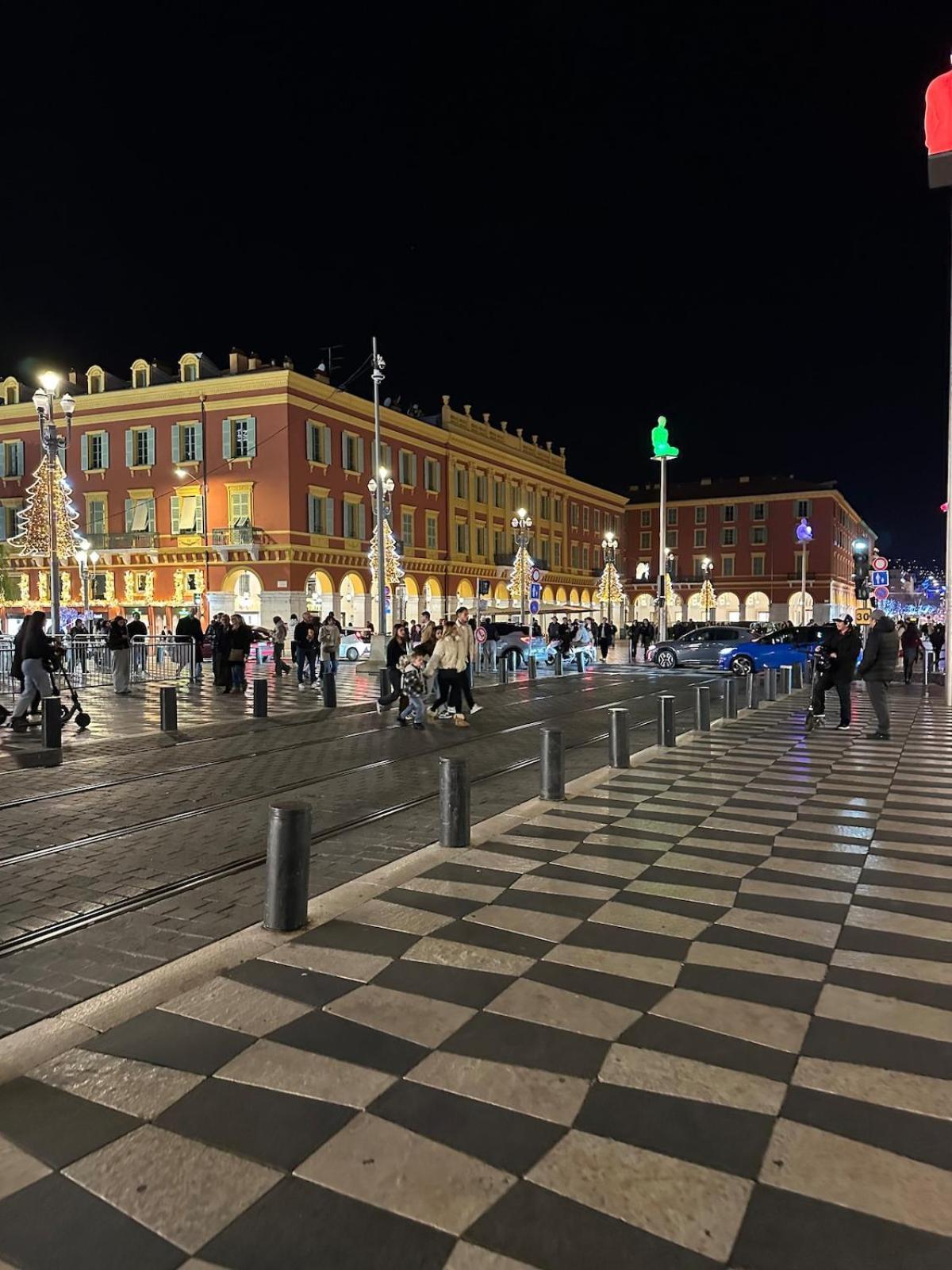 Apartment Neuf Carre Or A 2 Pas De La Equipe *