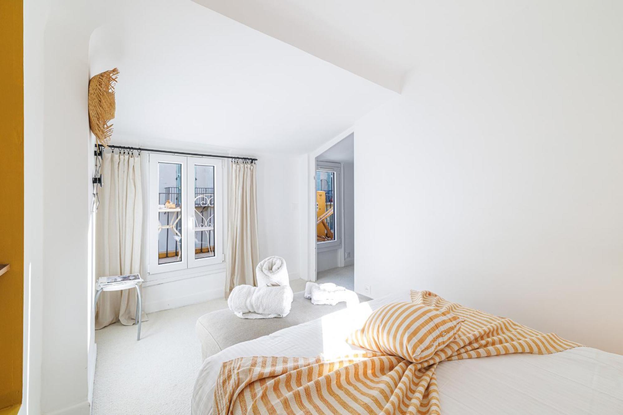 Charming Ultra 1 Bdr *