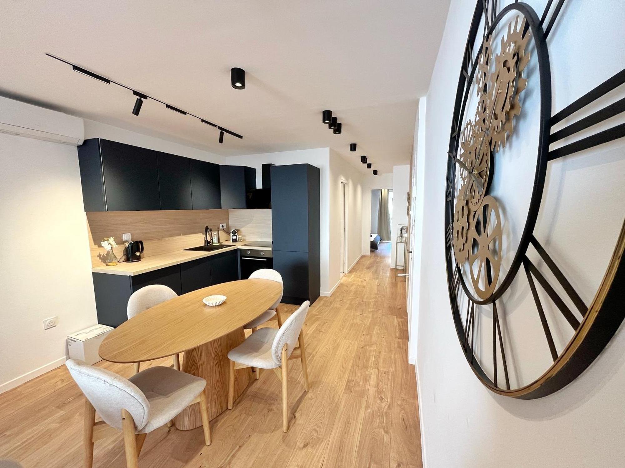 Ref 127 - 3 Pieces 2 Port Apartment *