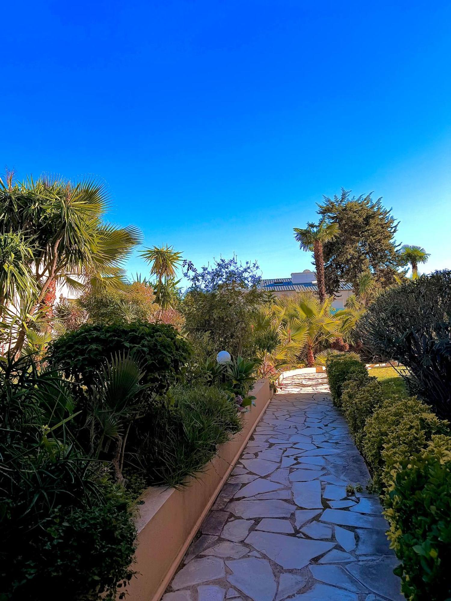 Superbe Climatise Avec Piscine, Terrasse Et Parking Prive - Proche Promenade Des Nice