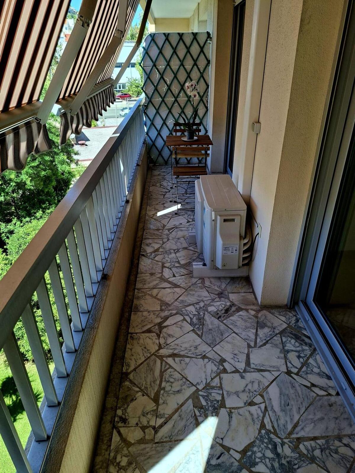 Apartment Elegant And Comfortable 3 Room, & Transport Within Walking Distance *