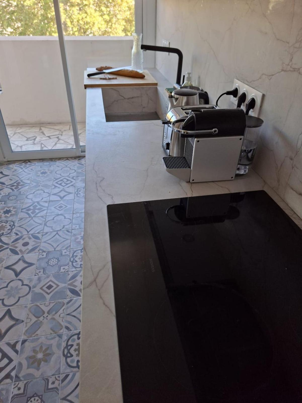 Apartment Elegant And Comfortable 3 Room, & Transport Within Walking Distance *