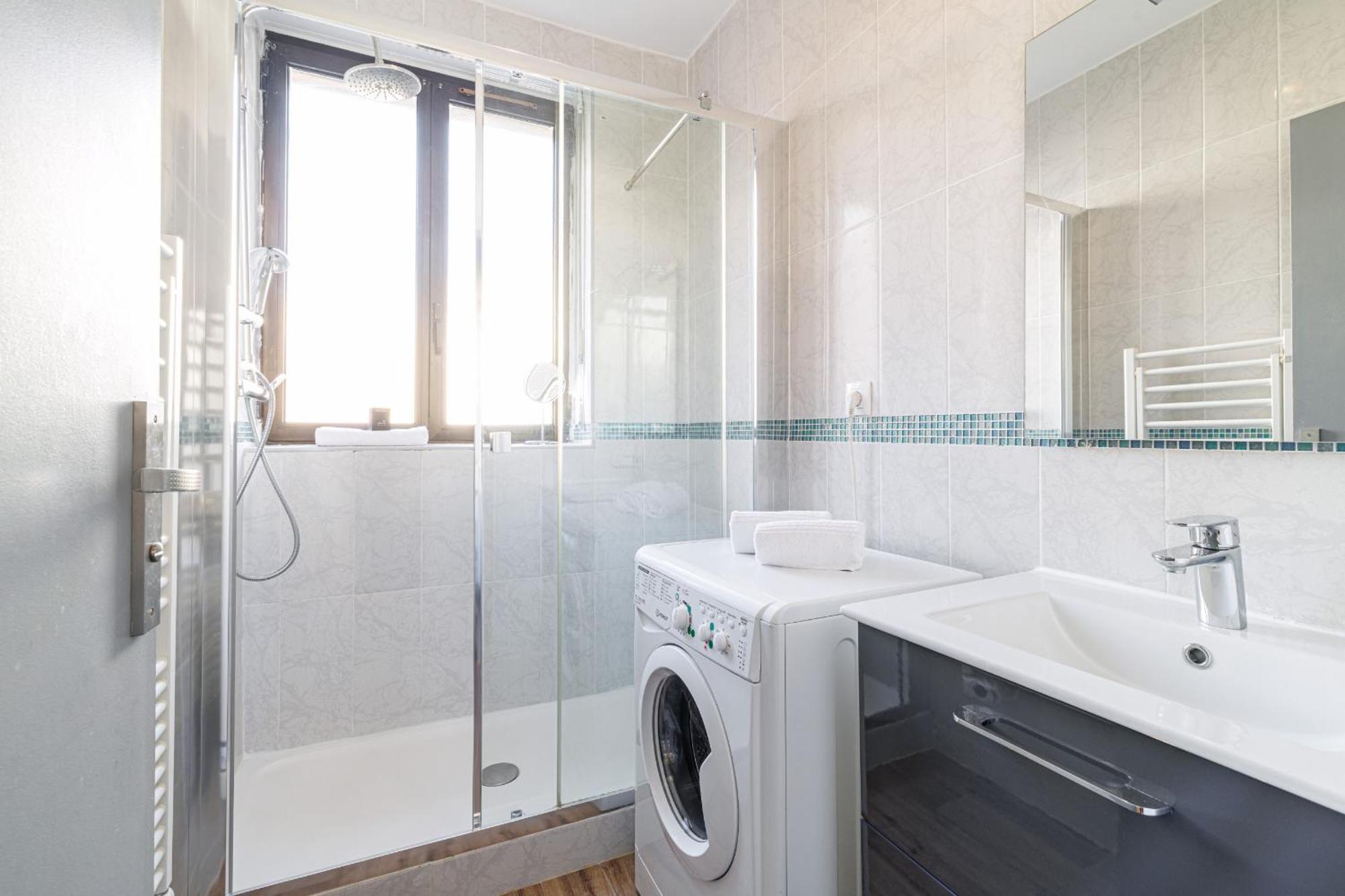 Apartment Ultra 2 Bdr - Ac & Balcony Nice