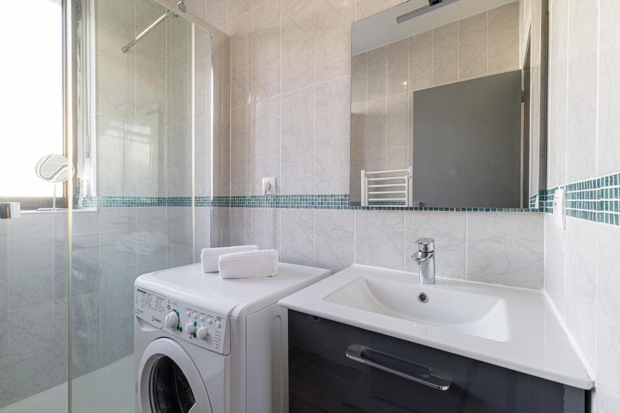 Ultra 2 Bdr - Ac & Balcony