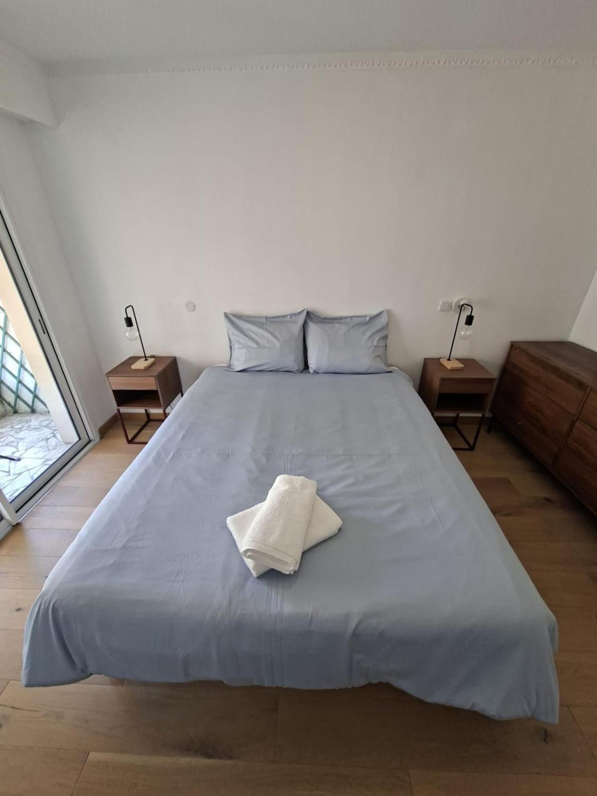 Elegant And Comfortable 3 Room, & Transport Within Walking Distance Apartment