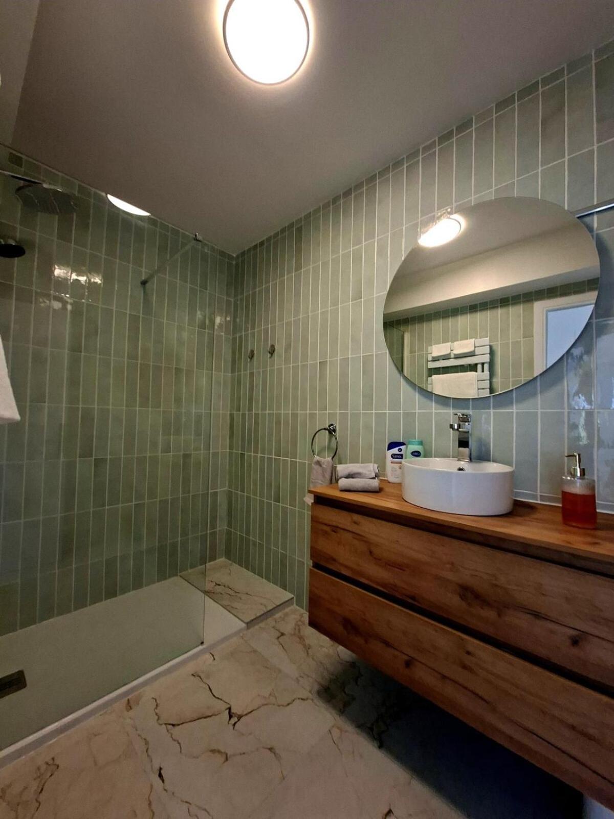 Elegant And Comfortable 3 Room, & Transport Within Walking Distance