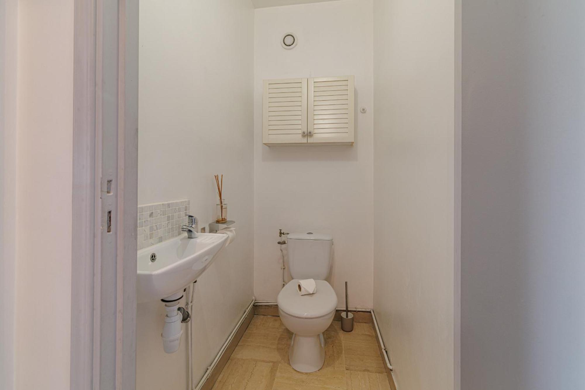 Ultra 2 Bdr - Ac & Balcony Nice