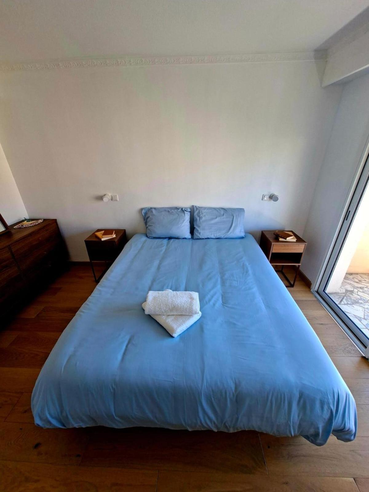 Apartment Elegant And Comfortable 3 Room, & Transport Within Walking Distance Nice