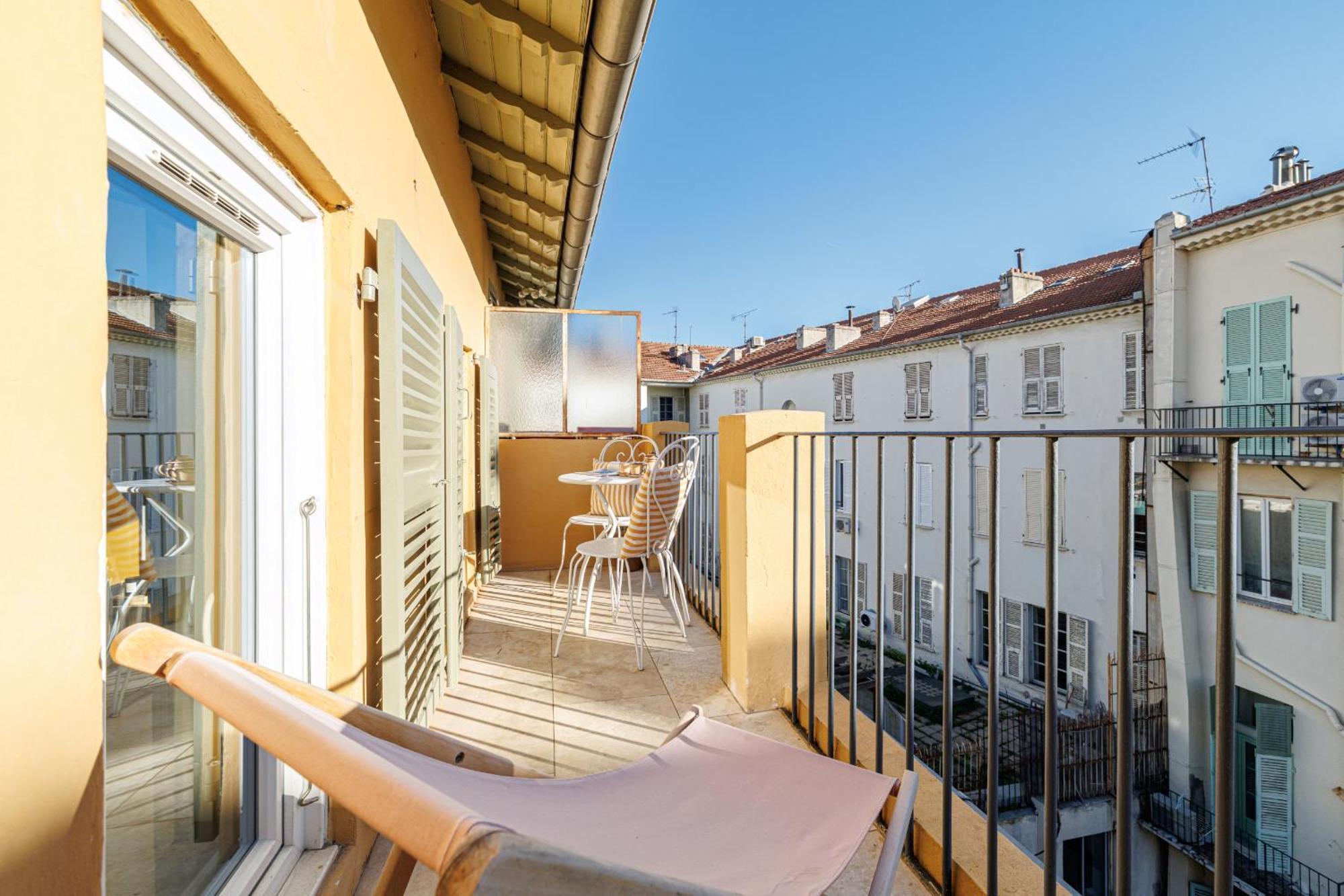 Charming Ultra 1 Bdr